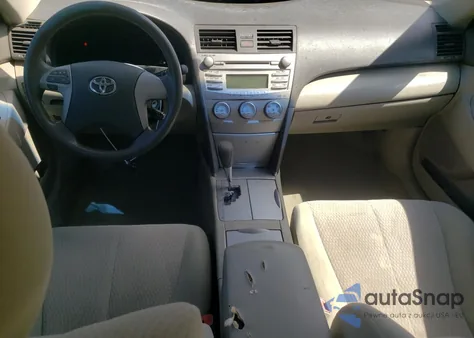 2011 Toyota Camry Base z USA, uszkodzony, nr VIN 4T1BF3EK3BU703344